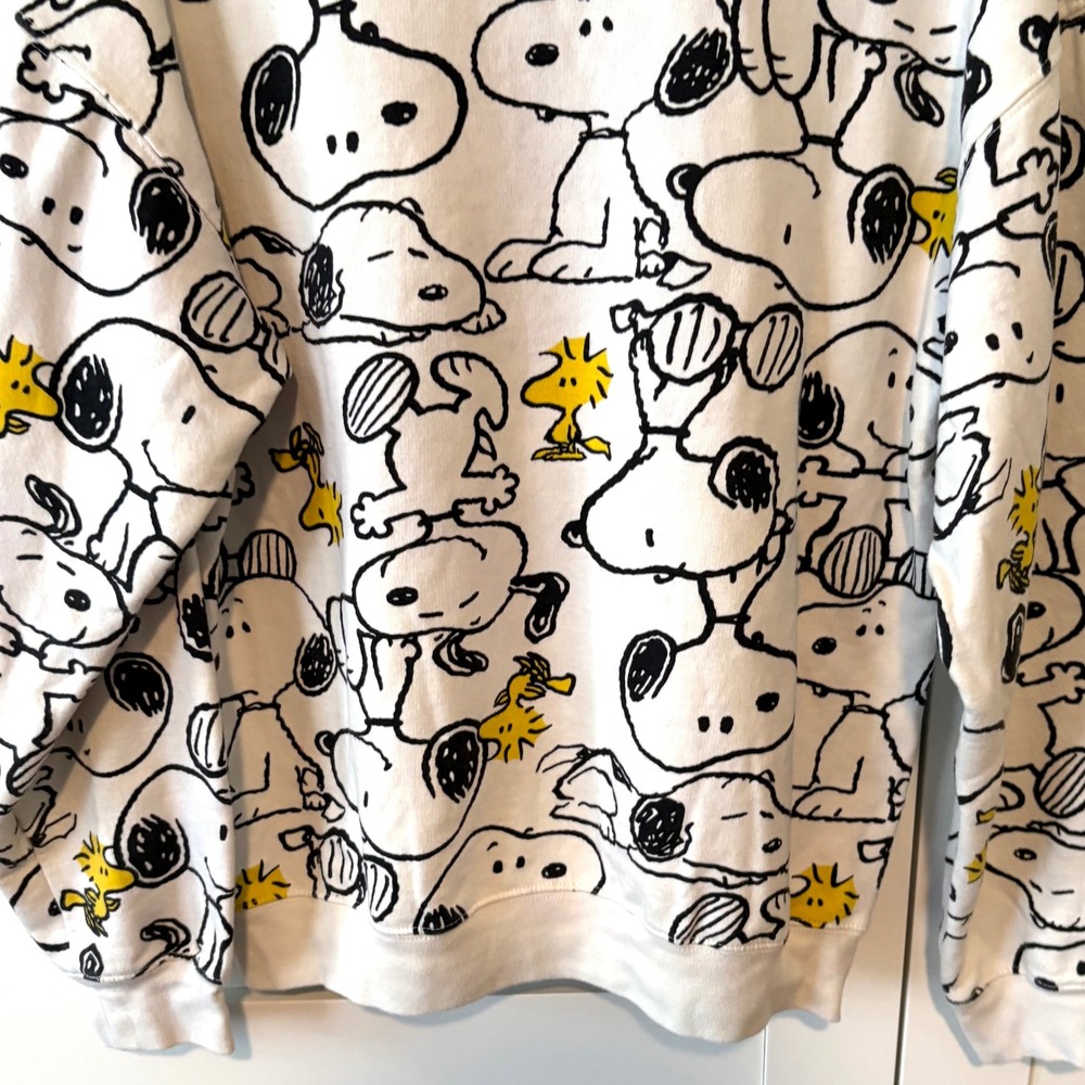 Peanuts Cream Snoopy and Woodstock Print Sweatshirt in Size L - Picture 7 of 10